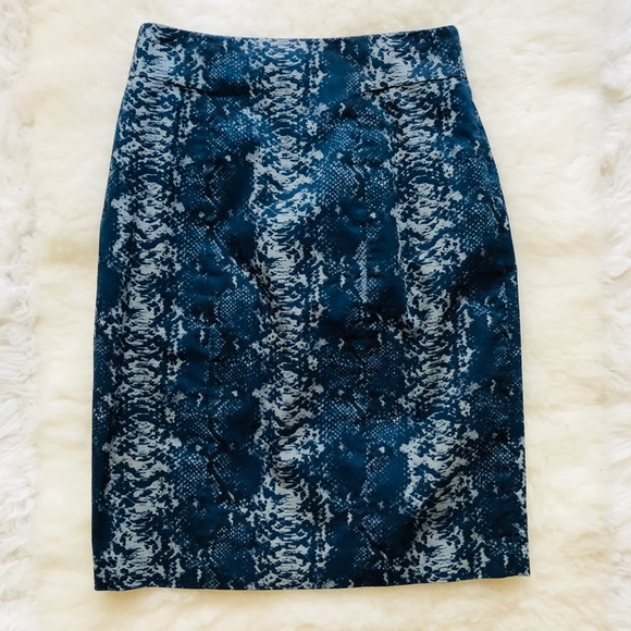 Tahari Dresses & Skirts - TAHARI Blue Snake Skin Print Pencil Skirt Sz 8